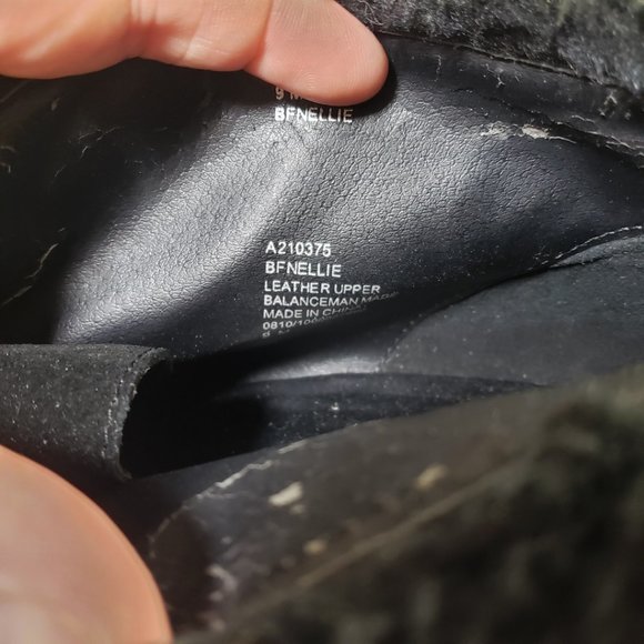 B. MAKOWSKY Women's Size 9m Black Solid Suede Wedges - Picture 8 of 11